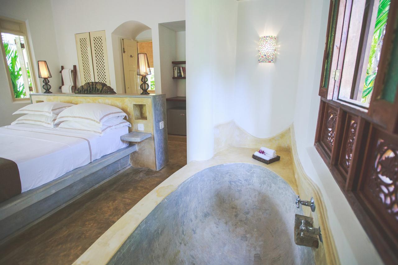 Karmel Villa Thalduwa Island - Five Bedroom Luxury Villa With Private Pool Ahangama Bagian luar foto